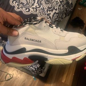 BALENCIAGA
